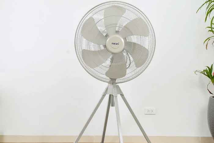 Quạt đứng công nghiệp Hatari 6 cánh IQ25M1 213W